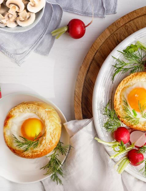 Zapiekane bułeczki z jajkiem i pieczarkami