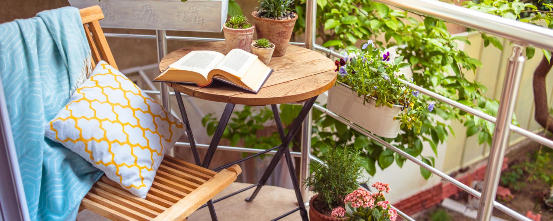 Relaks na balkonie – „fenomen poranka” DIY