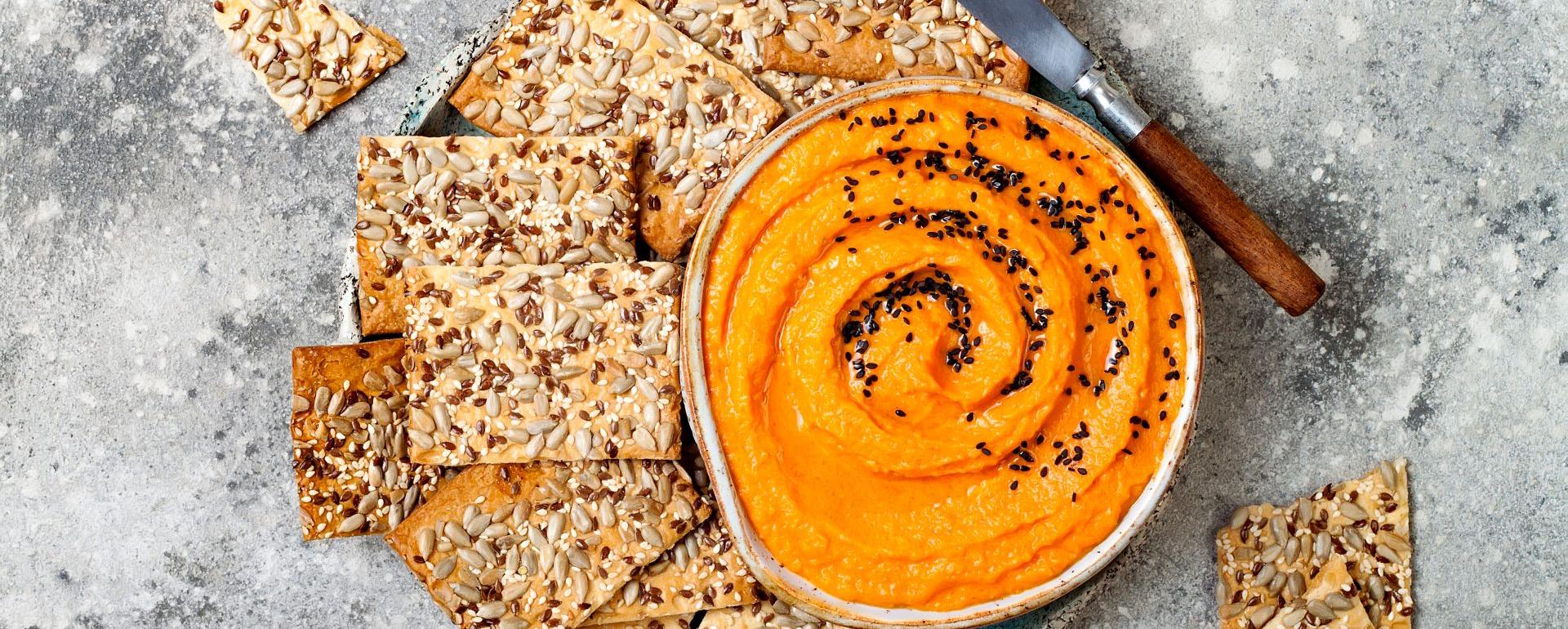 Dyniowy hummus z czarnuszką i oliwą rozmarynową