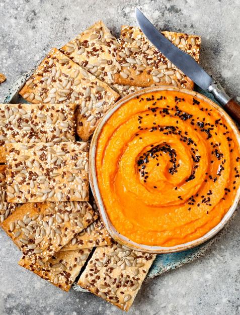 Dyniowy hummus z czarnuszką i oliwą rozmarynową