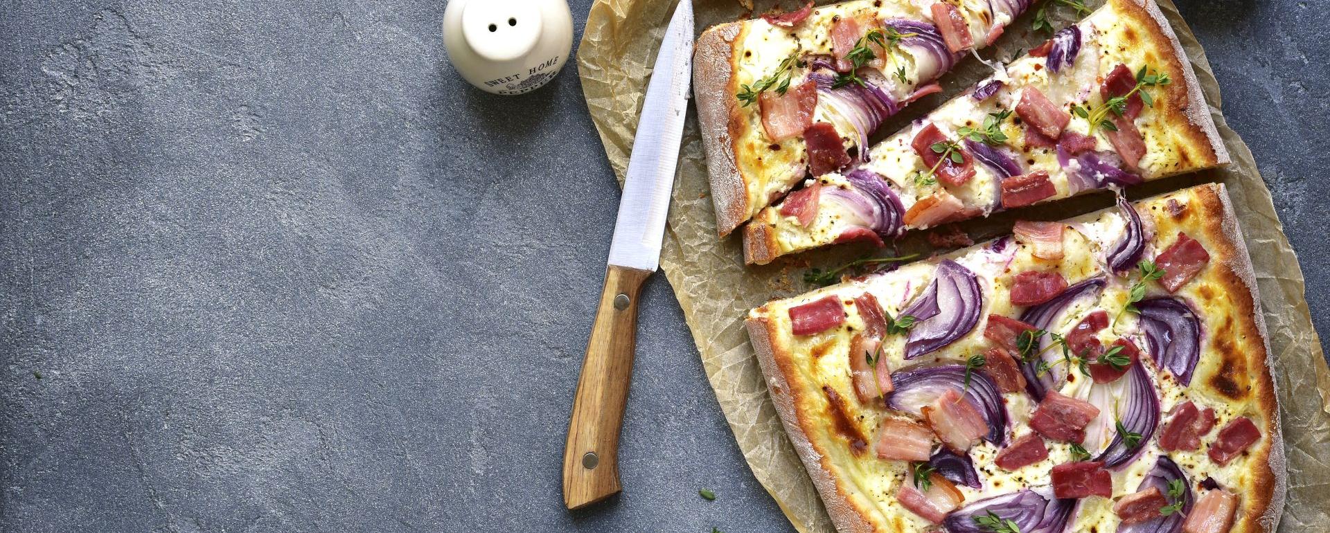 Francuska tarta flambée z boczkiem
